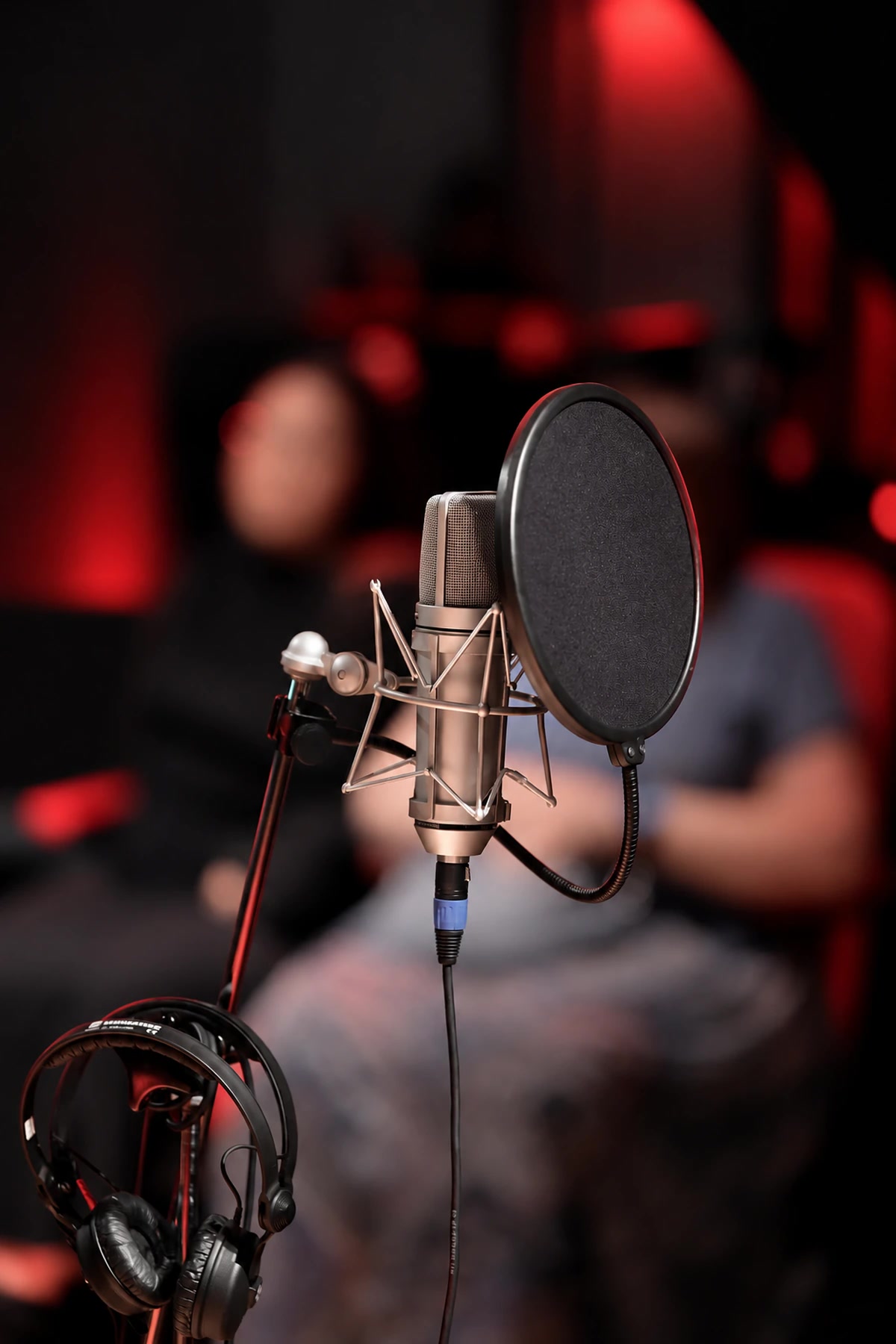 Micro de studio avec filtre anti-pop et casque